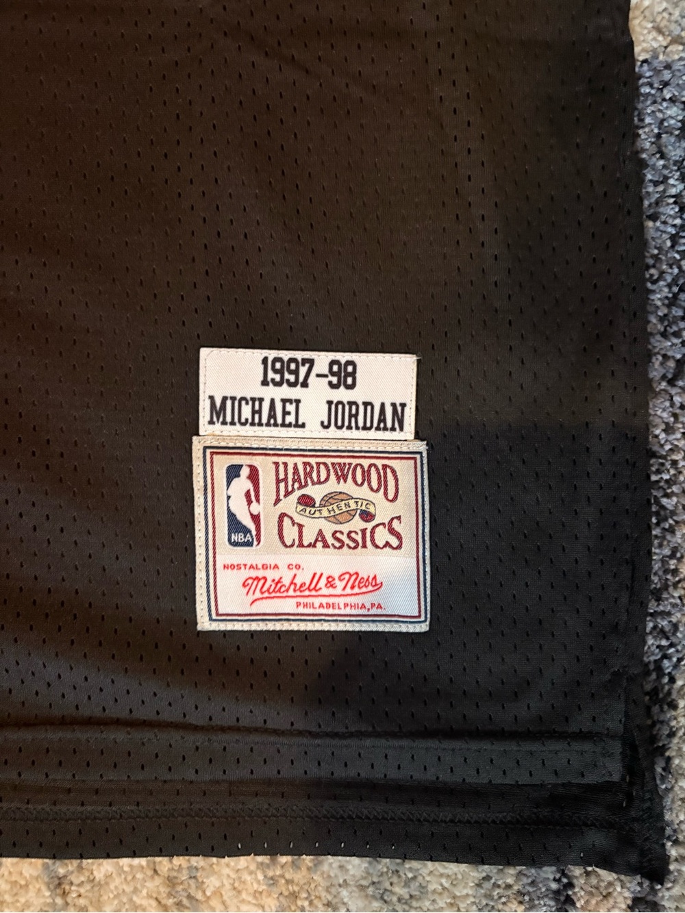 Mitchell & Ness Chicago Bulls Red and Black Split Michael Jordan 23 Jersey - Picture 3 of 3